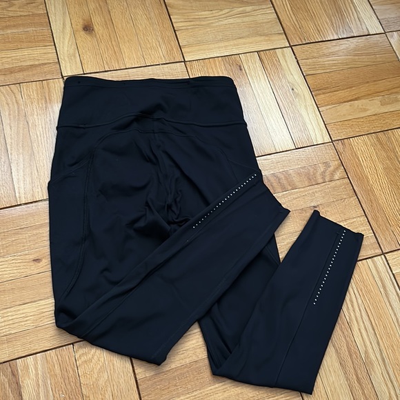 Lulu lemon leggings with pockets - Picture 2 of 4